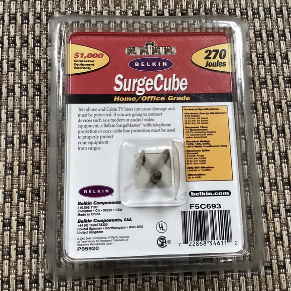 Belkin SurgeCube 270 joules Home/Office Grade F5C693 New - Picture 6 of 8